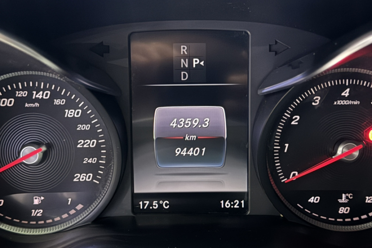 奔驰C级 2017款 C 200 运动版中控内饰7008