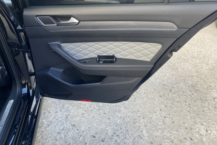 大众 迈腾 2023款 200万辆纪念版 280TSI DSG领先型中控内饰7005