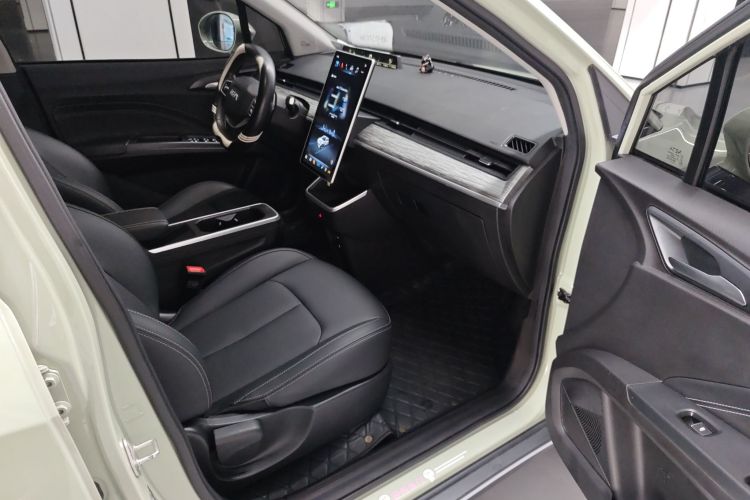 哪吒汽车 哪吒V 2022款 潮 400 Lite中控内饰7001