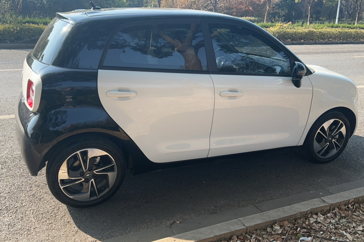 欧拉黑猫 2022款 405km 长续航型 三元锂车身外观6003