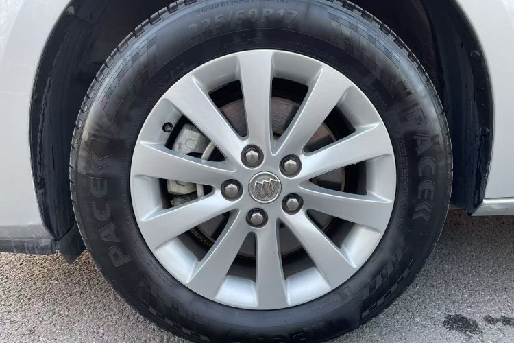 别克GL8 2014款 2.4L LT豪华商务行政版车身外观6006