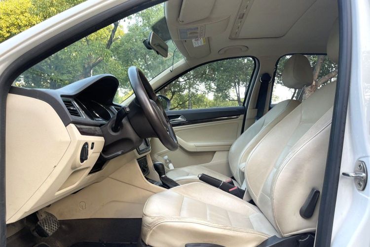 大众 朗逸 2015款 230TSI DSG舒适版中控内饰7003