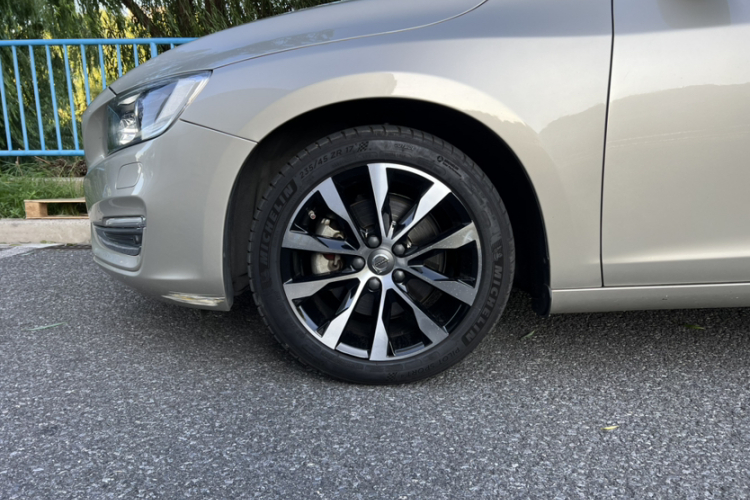 沃尔沃S60 2019款 S60L 改款 T5 智进进阶版车身外观6004