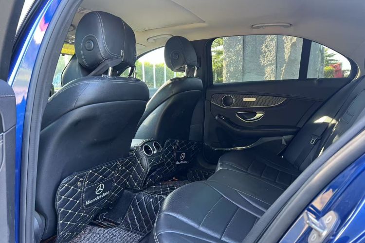 奔驰C级 2018款 C 180 L 时尚型运动版中控内饰7005