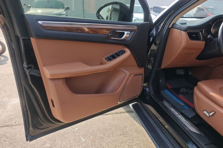 众泰SR9 2017款 2.0T 自动极致之心版中控内饰7005