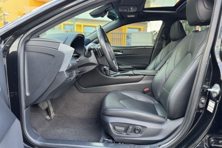 丰田 亚洲龙 2023款 2.5L 豪华版中控内饰7004