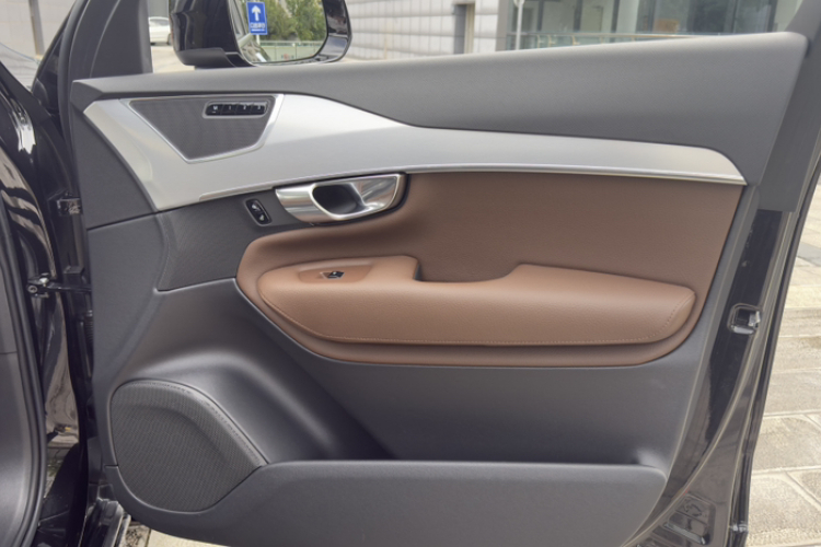沃尔沃XC90 2018款 T6 智逸版 7座中控内饰7009
