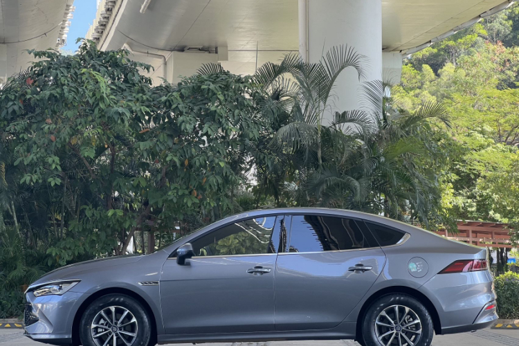 比亚迪 秦PLUS 2024款 荣耀版 DM-i 55KM领先型车身外观6005