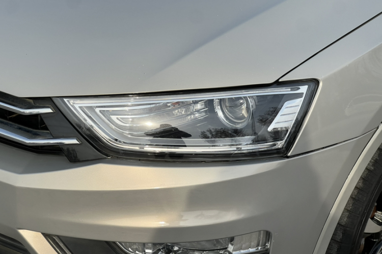 众泰SR7 2016款 1.5T CVT魔方之心版 国IV车身外观6002