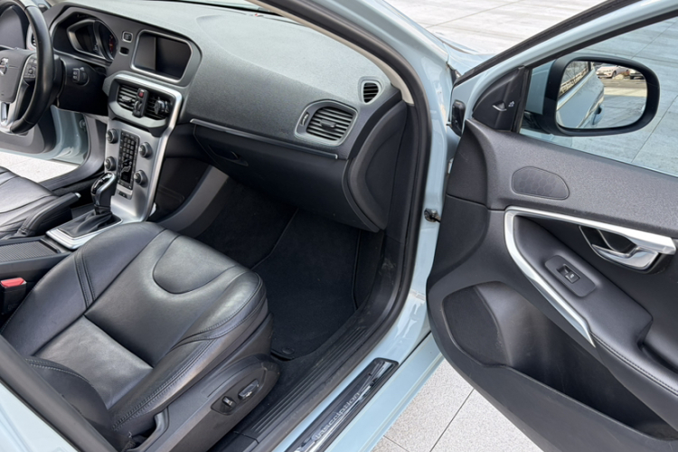 沃尔沃V40 2018款 T3 智雅版中控内饰7002