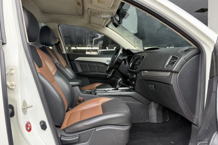 吉利汽车 远景X6 2016款 1.3T CVT豪华型中控内饰7004