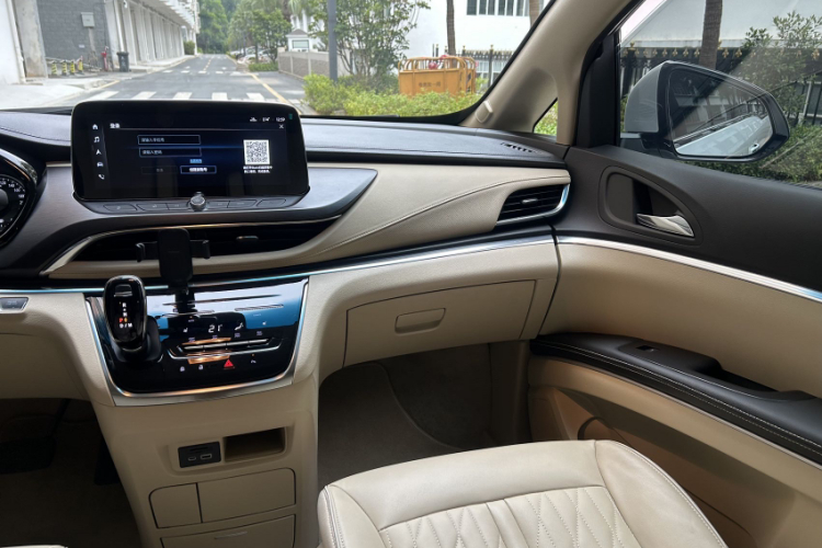 别克GL8 2023款 改款 陆上公务舱 豪华型中控内饰7002