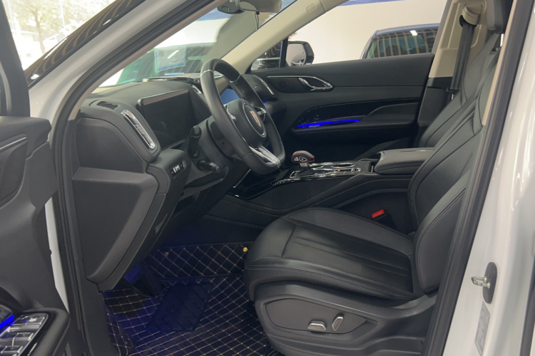 红旗HS3 2023款 1.5T 两驱善为版中控内饰7001