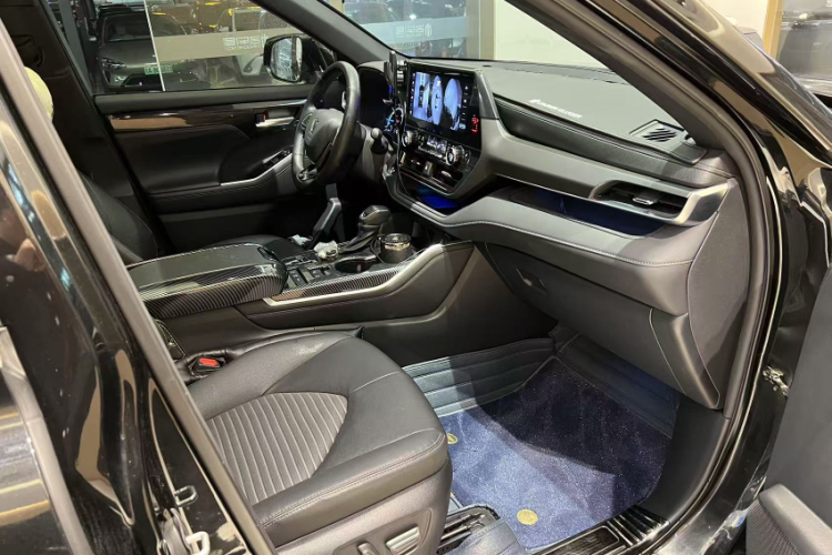 宝马3系 2019款 320i M运动曜夜版中控内饰7012