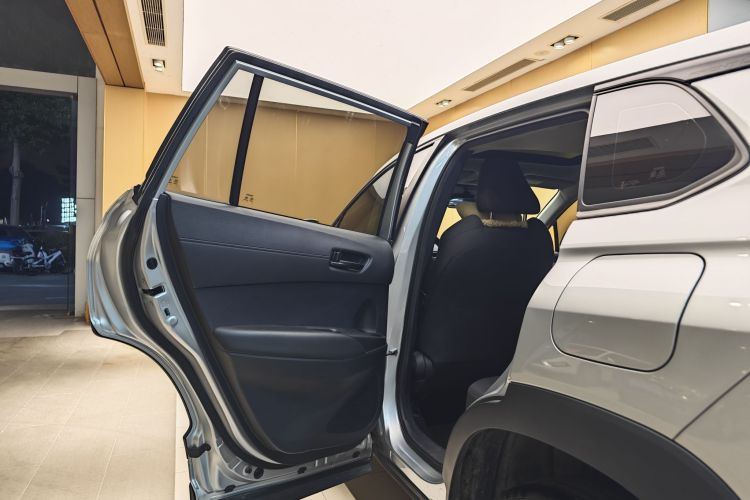 丰田 锋兰达 2023款 2.0L 智能电混双擎 领先版车身外观6013