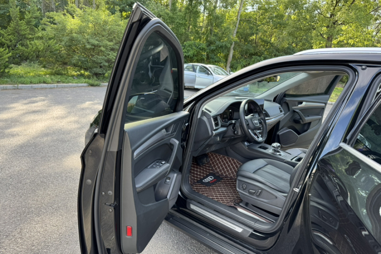 奥迪Q5L 2022款 40T 时尚致雅型中控内饰7004