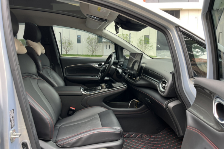 埃安 AION V 2022款 Plus 80 领袖版 三元锂局部细节41