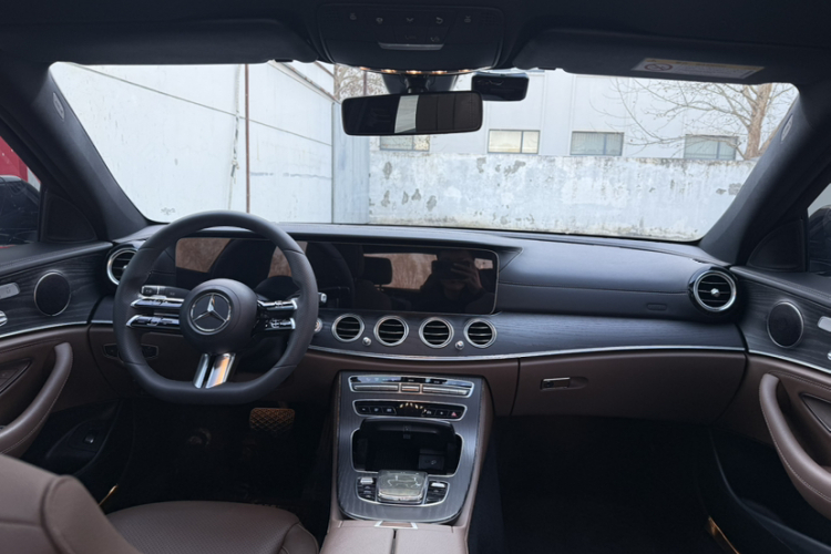 奔驰E级 2021款 E 300 L 运动时尚型中控内饰7006