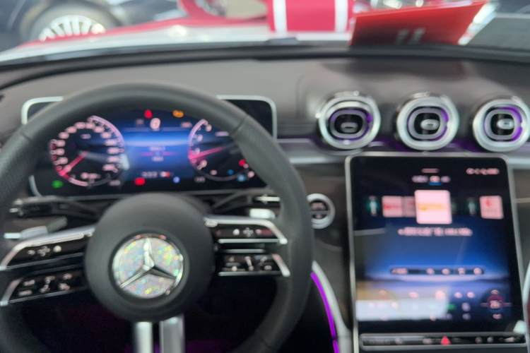 奔驰C级 2025款 改款 C 260 L 运动版中控内饰7003