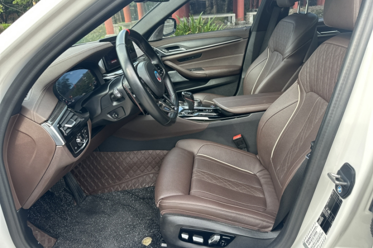 宝马5系 2021款 530Li 尊享型 M运动套装中控内饰7001