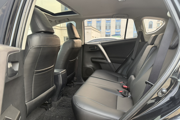 丰田 RAV4荣放 2019款 2.0L CVT两驱风尚版 国VI中控内饰7002