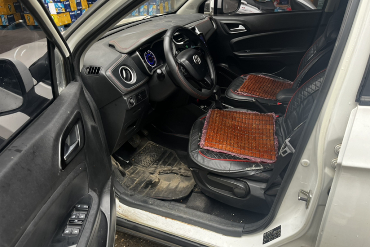 中华V3 2016款 1.5L 自动舒适型中控内饰7002