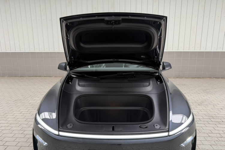 特斯拉 Model Y 2025款 改款 长续航全轮驱动版中控内饰7007