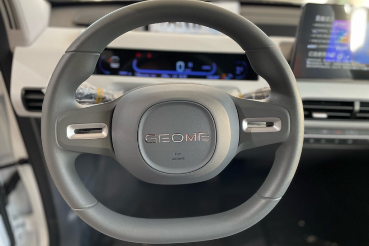 吉利银河 2024款 熊猫mini 200km 耐力熊中控内饰7003