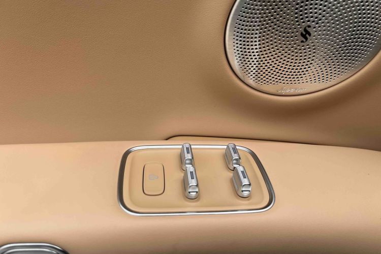 鸿蒙智行 享界S9 2024款 纯电 Ultra 四驱旗舰版中控内饰7008