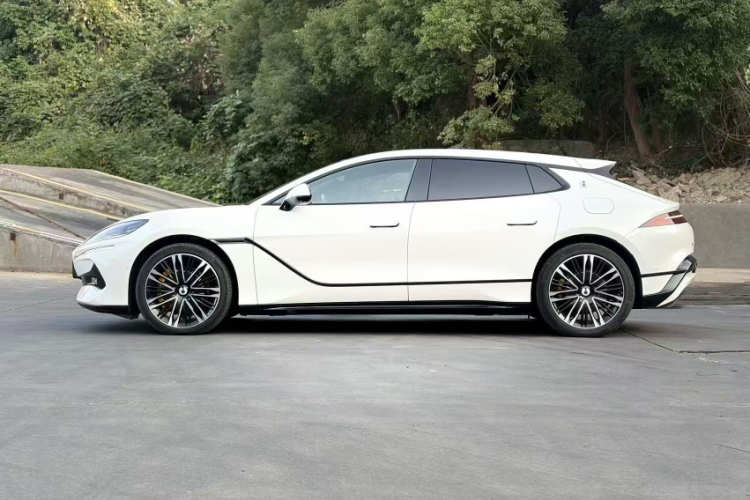 腾势Z9GT 2024款 1100四驱Ultra版车身外观6002