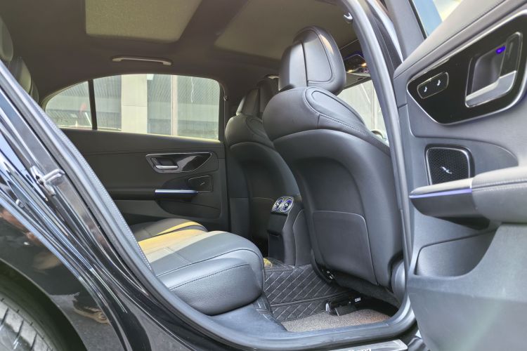 奔驰C级 2023款 C 260 L中控内饰7006