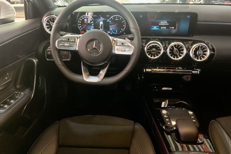 奔驰A级 2022款 改款二 A 200 L 运动轿车时尚型中控内饰7002