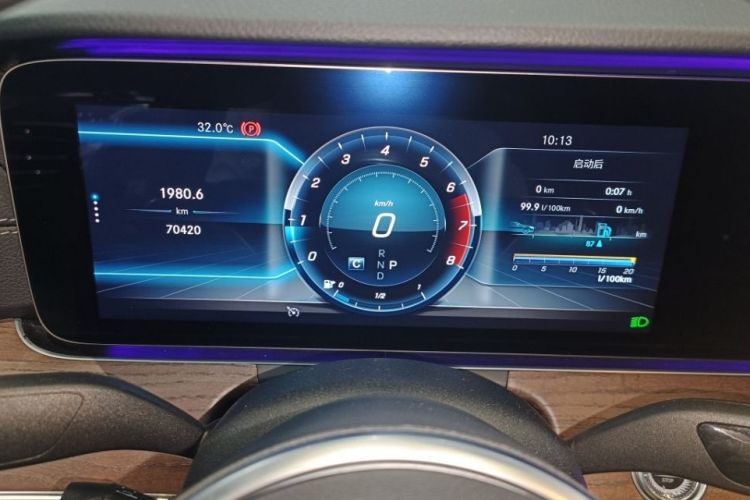 奔驰E级 2020款 改款 E 300 L 时尚型中控内饰15