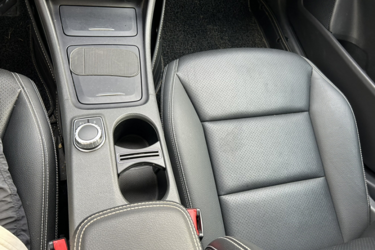 奔驰GLA 2015款 GLA 200 动感型中控内饰7003