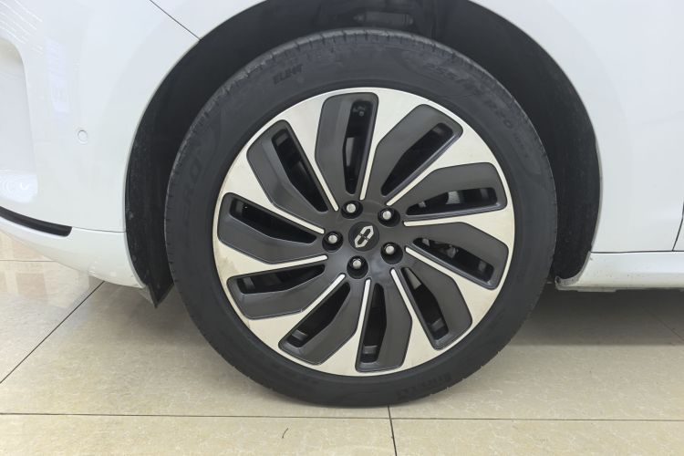 鸿蒙智行 问界M5 2023款 增程后驱智驾版车身外观6007