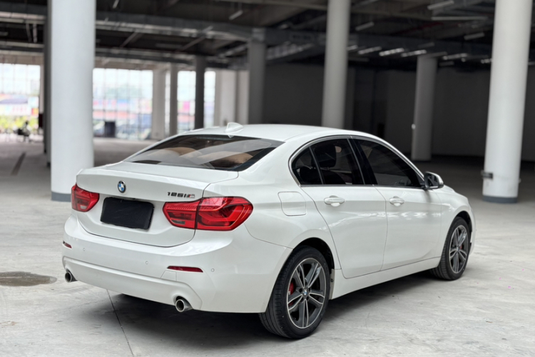 宝马1系 2020款 120i 时尚型车身外观6002