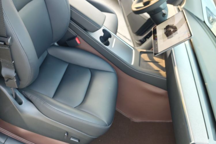 特斯拉 Model Y 2024款 长续航全轮驱动版中控内饰7006