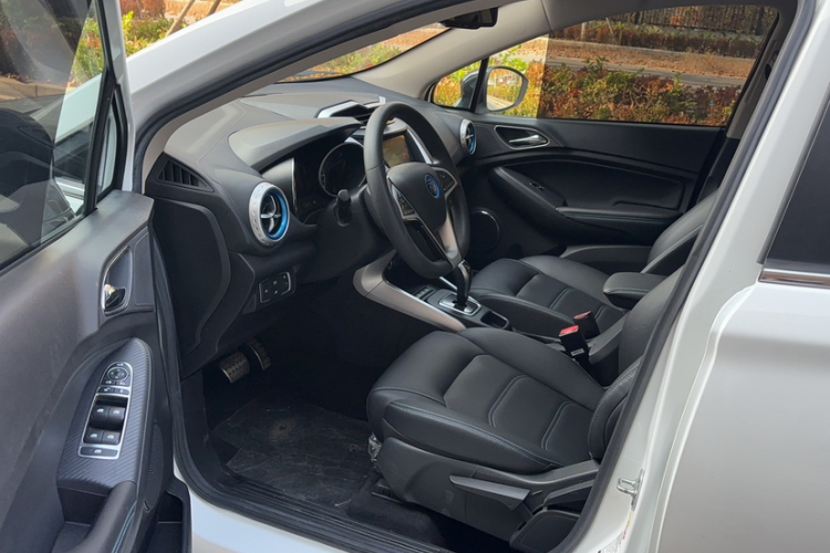 比亚迪 元新能源 2018款 EV360 智联创酷型中控内饰7003