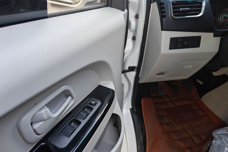 金杯 小海狮X30 2024款 1.5L 财富型客车 5/6/7座中控内饰7006