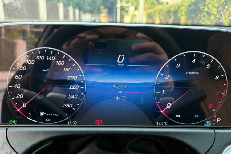 奔驰E级 2025款 E 300 L 时尚型中控内饰15