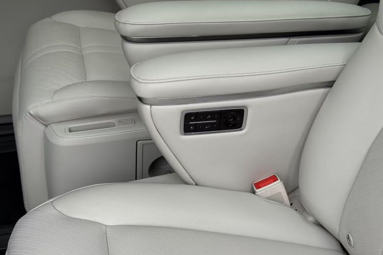 上汽大通MAXUS 大家9 2024款 超混 长续航森林版 七座中控内饰7007