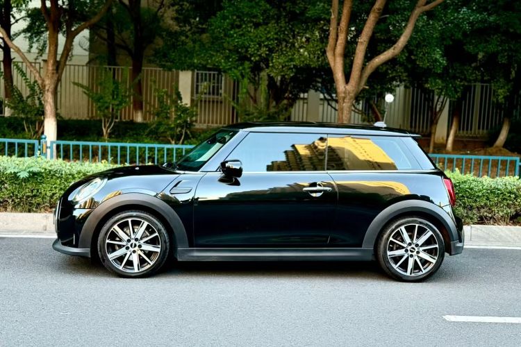 MINI 2023款 改款 1.5T COOPER 艺术家车身外观6003