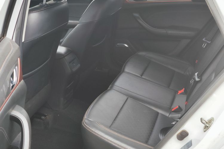 长安 逸动 2018款 XT 1.6L GDI 手动风潮型 国V中控内饰7003