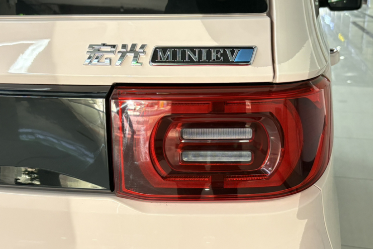 五菱汽车 宏光MINIEV 2021款 马卡龙时尚款 磷酸铁锂车身外观6002