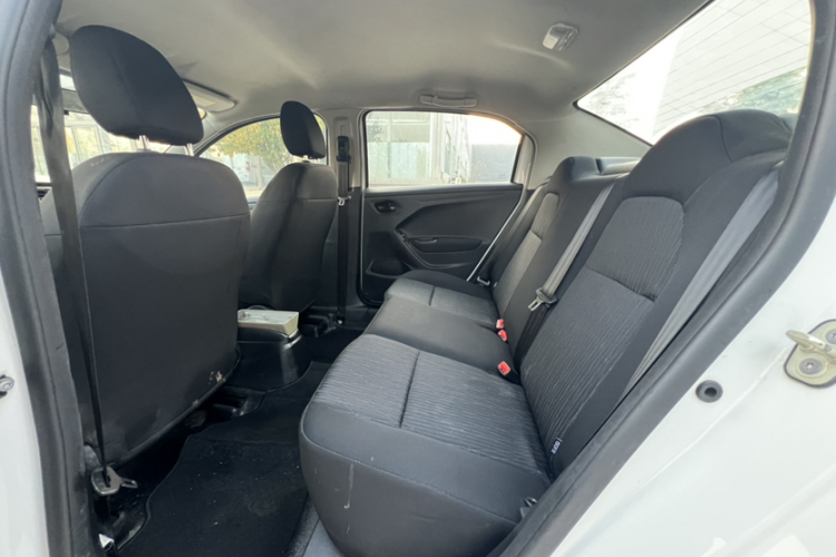 雪铁龙 爱丽舍 2016款 1.6L 手动时尚型中控内饰7002