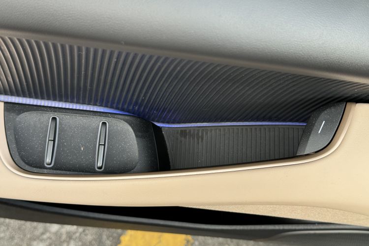 蔚来ET5 2022款 75kWh中控内饰7012