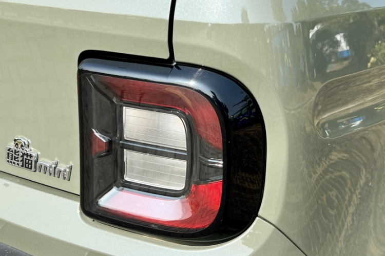 吉利银河 2024款 200km 熊猫骑士车身外观6009