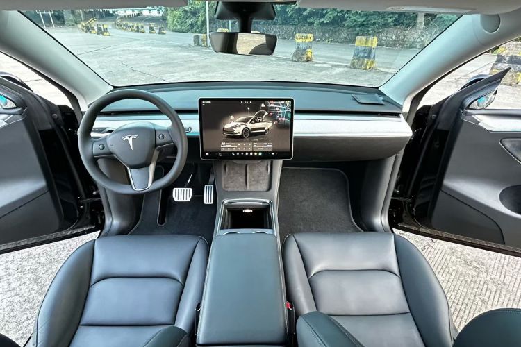 特斯拉 Model Y 2023款 高性能全轮驱动版中控内饰7002