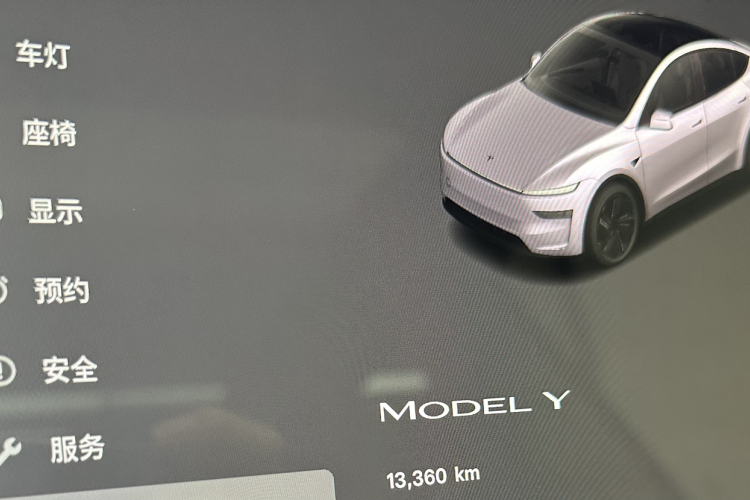 特斯拉 Model Y 2025款 后轮驱动版中控内饰15