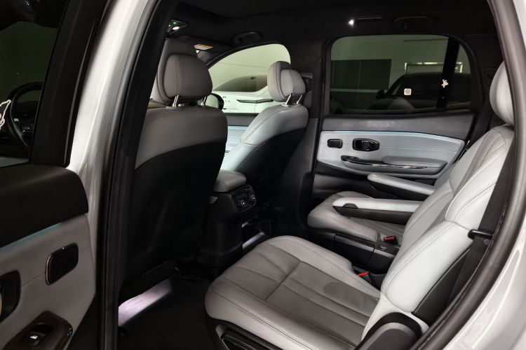 蔚来ES8 2020款 580KM 签名版 六座版中控内饰7002